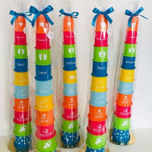 Geboortetoren met stapelbekers